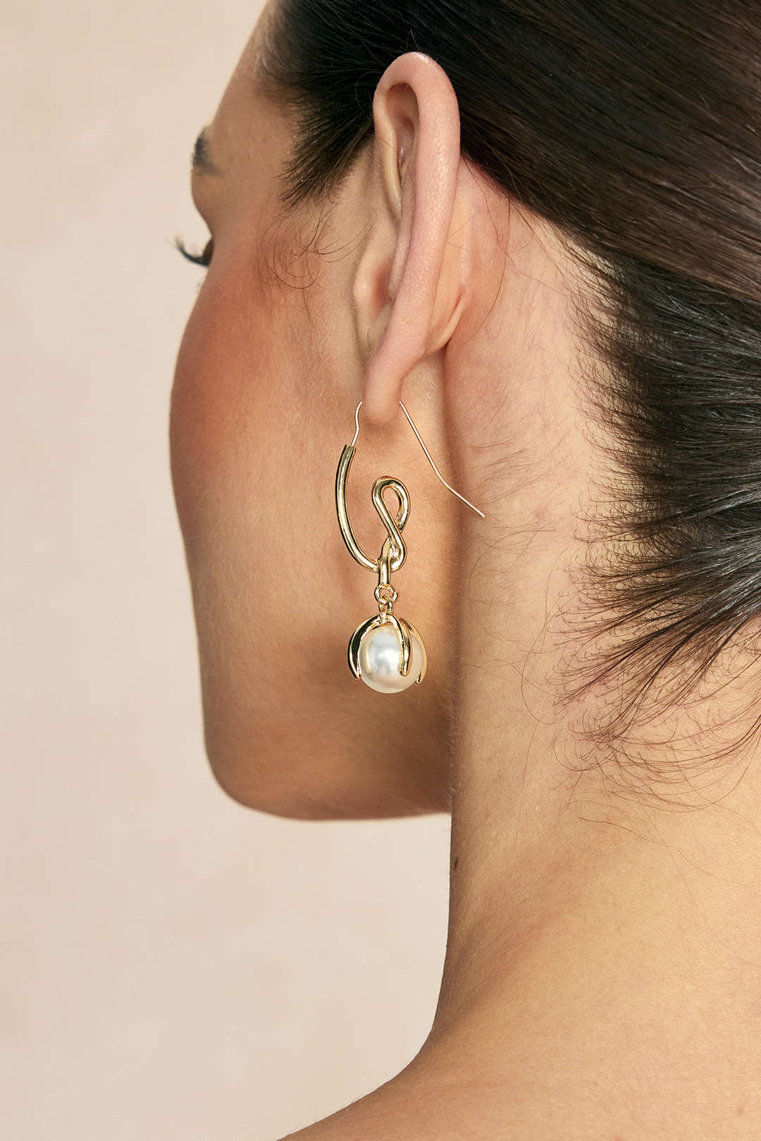 Metal Geometric Peal Earrings - Image 2
