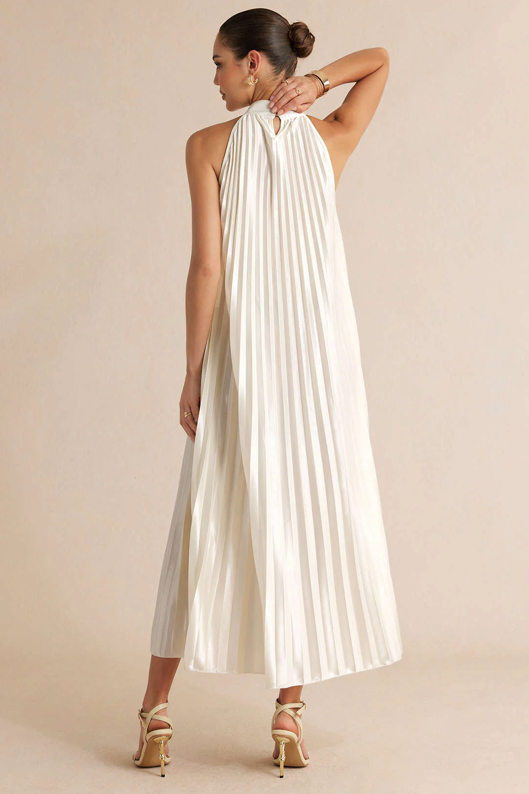 Round Neck Pleated Sleeveless Maxi Dress - Image 4