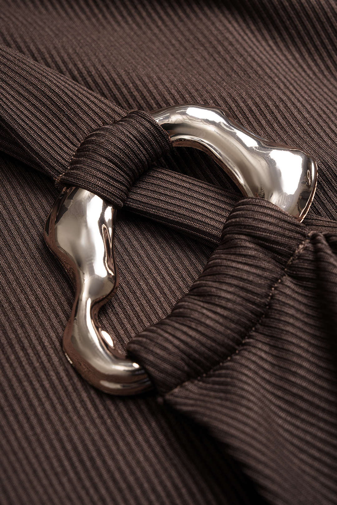 Metallic V-Neck Bodysuit And Asymmetrical Ruched Skirt Set - Image 3
