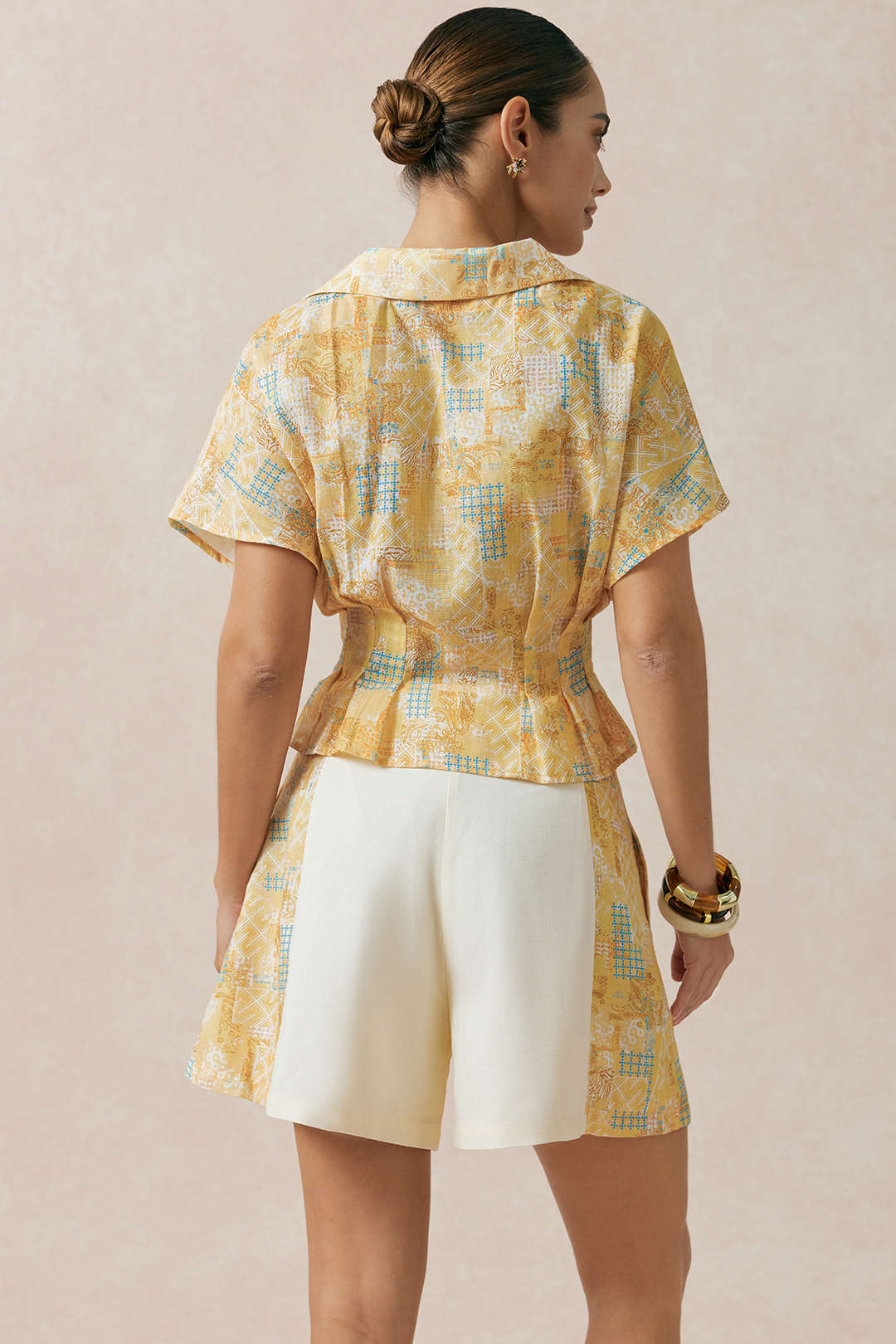 Artistic Print V-Neck Ruched Short Sleeve Top - Image 4