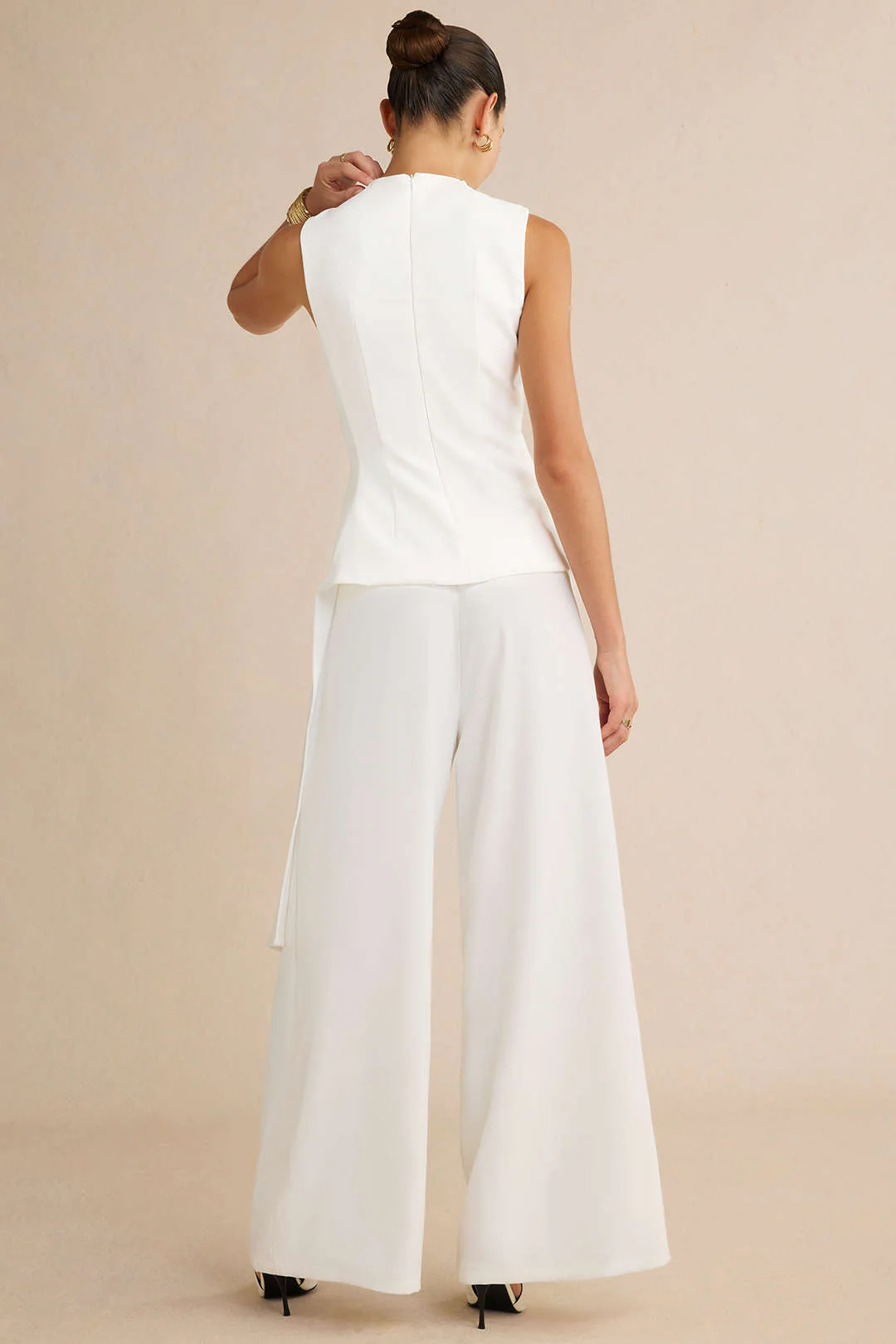 Solid Round Neck Ruched Asymmetrical Tank Top - Image 5