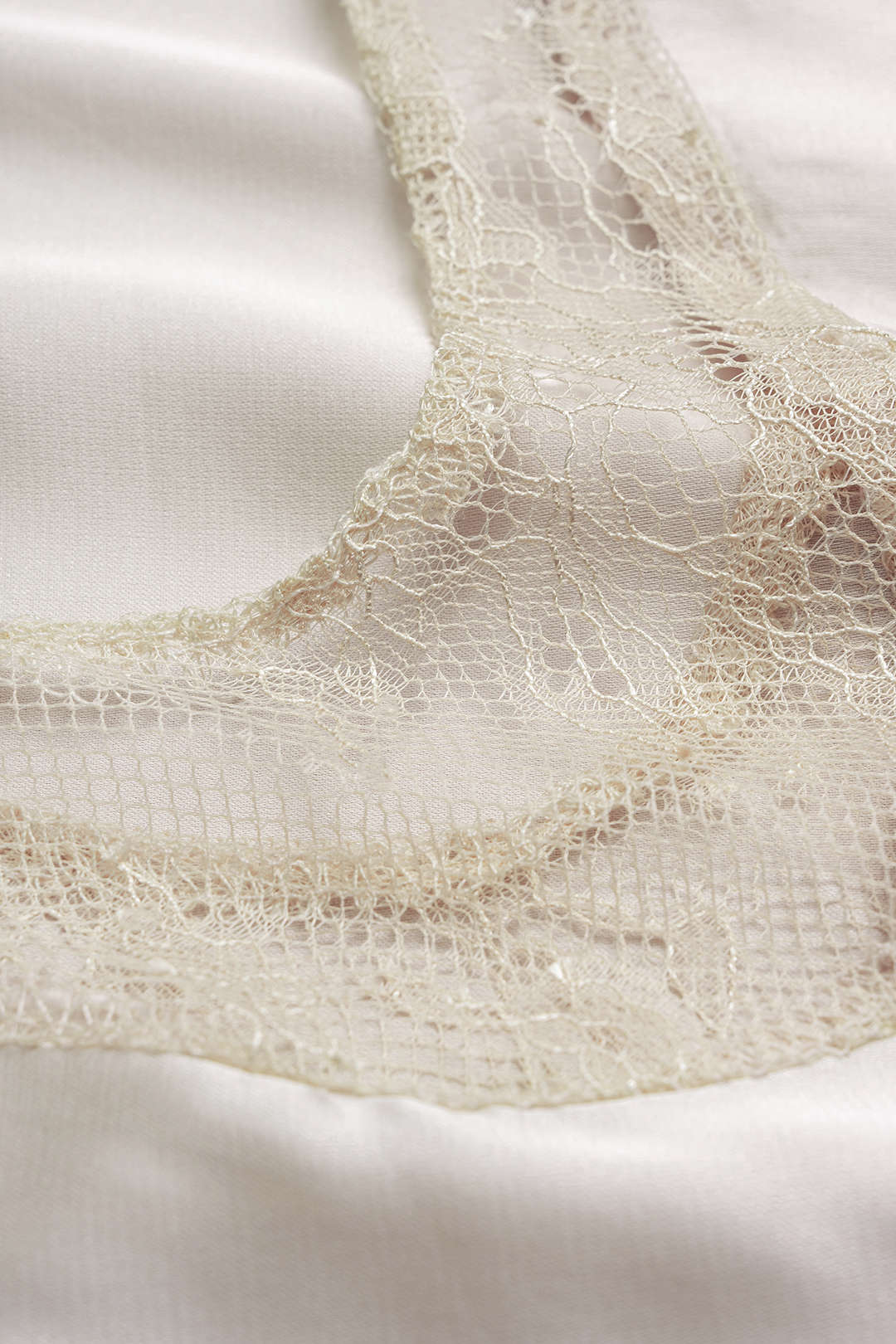 Lace Patchwork Satin Round Neck Tank Top - Image 4