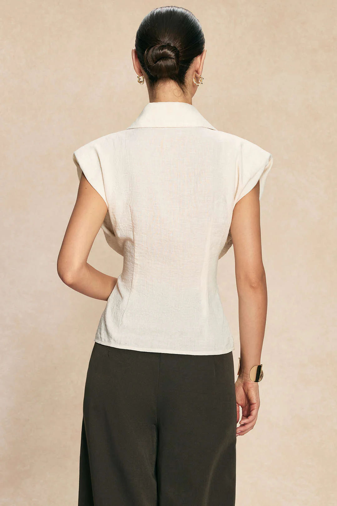 V-Neck Asymmetrical Ruched Shirt - Image 13