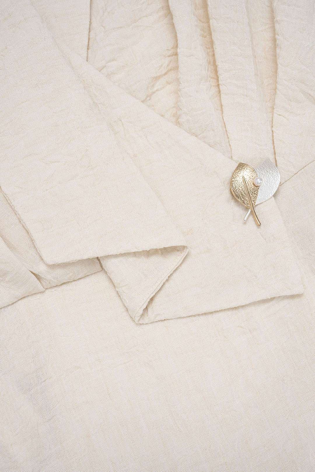 V-Neck Asymmetrical Ruched Shirt - Image 8