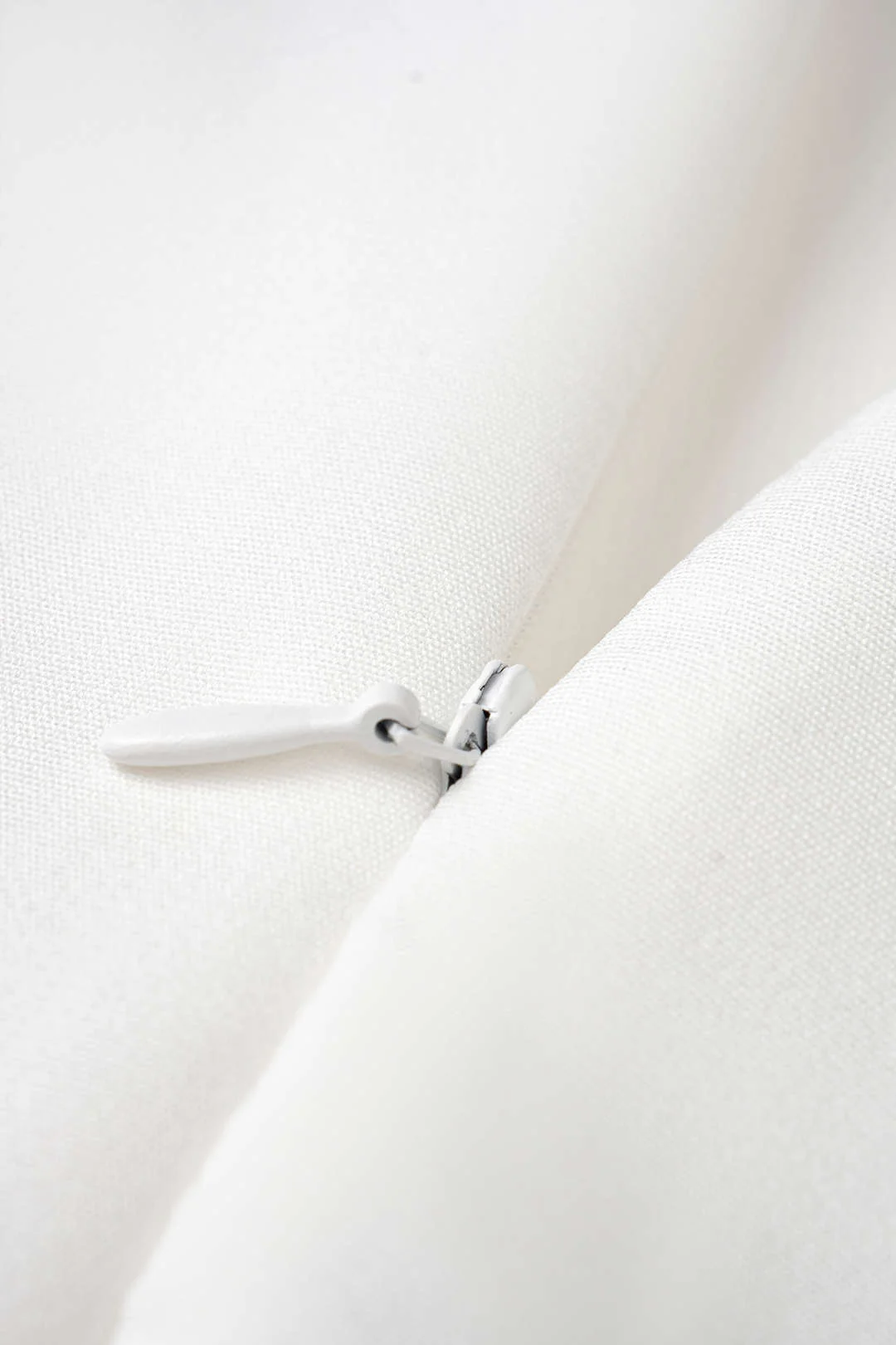 Contrast Binding V-Neck Tie-Up Sleeveless Jumpsuit - Image 3